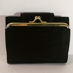 BUXTON NWT leather wallet